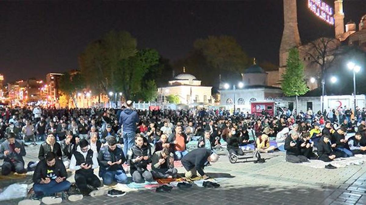 Son dakika Kadir Gecesi nde genci yaşlısı camilere akın etti