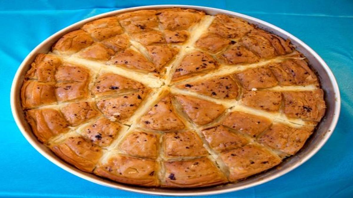 Bu Börek diğerlerinden çok farklı Hem çıtır çıtır hem de tatlı Laz