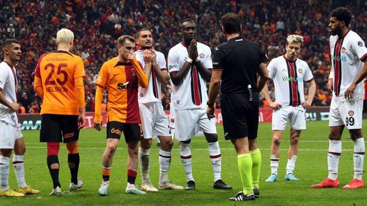 Fenerbah E Den Galatasaray Fatih Karag Mr K Ma Sonras Payla M Var