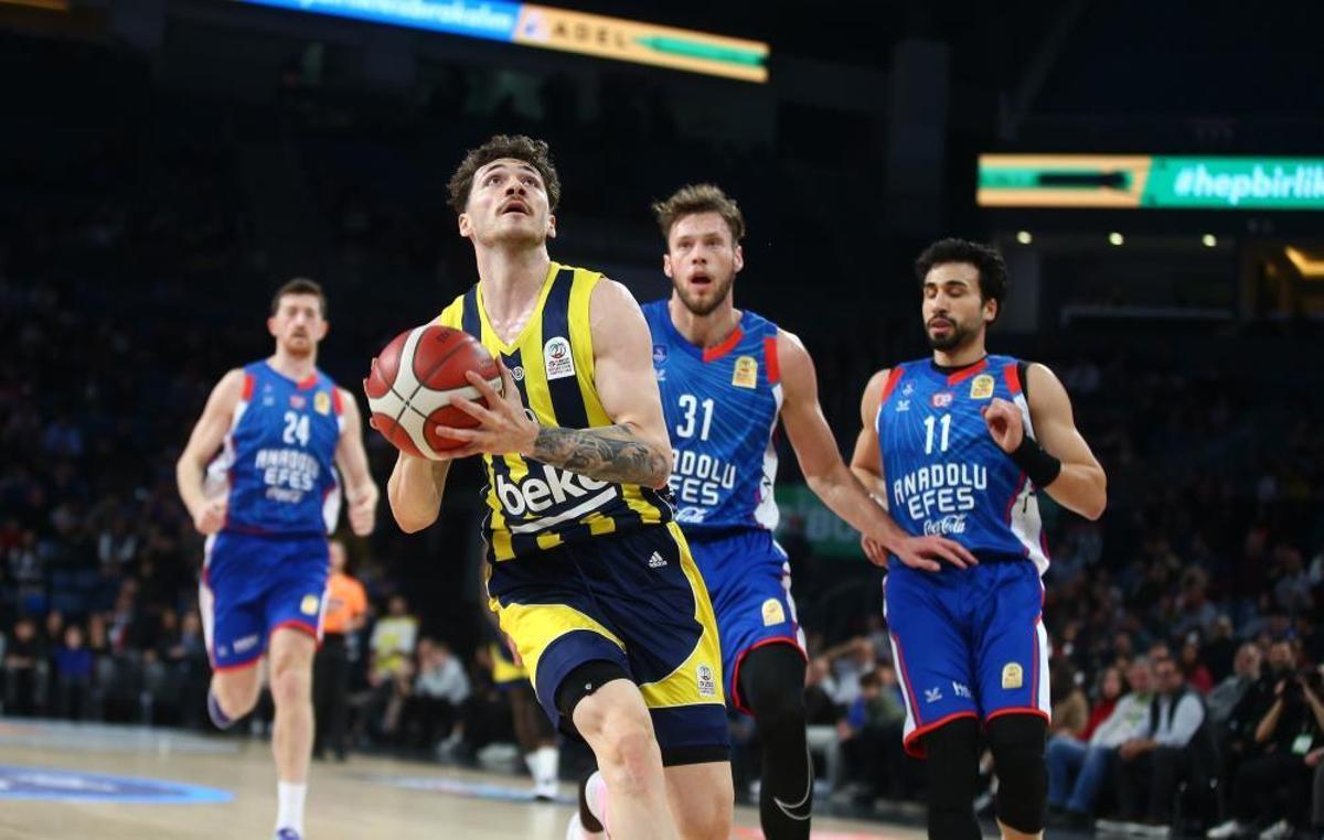 Anadolu Efes Fenerbah E Beko Yu Devirdi Basketbol Haberleri