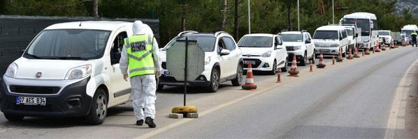 Gelmeyin uyarılarına rağmen Bodruma 25 günde 125 bin araç giriş yaptı