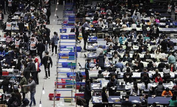 Güney Korede iktidar partisi seçimlerde sandalye sayısını artırdı