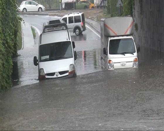 İstanbulda yağmur sürprizi