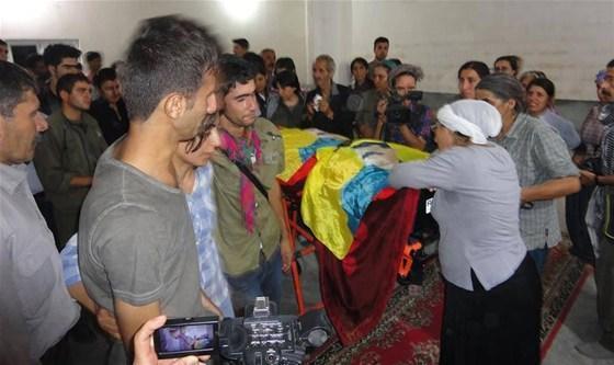 IŞİD, PKKlı gazeteci Deniz Fıratı öldürdü