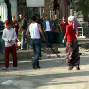 IŞİDi protesto eden gruba satırlı tüfekli saldırı