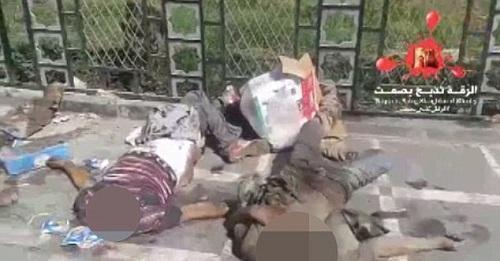 IŞİD kafaları kesip cesetleri sergiliyor