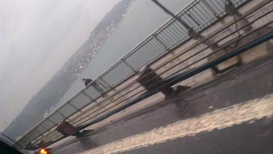 Boğaziçi köprüsünü kilitleyen intihar