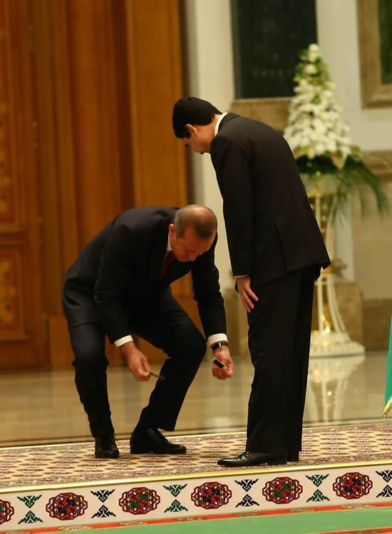 Erdoğan yine bayrağı yerde bırakmadı