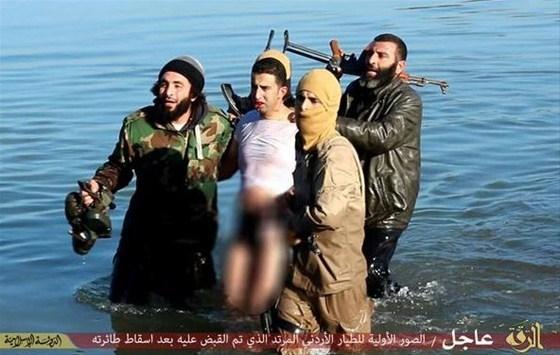 IŞİD uçak düşürdü, pilot esir alındı