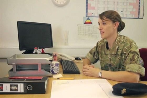 İngiliz ordusunda ilk transseksüel subay
