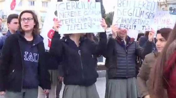 Liselilerden ‘eteğime dokunma’ eylemi