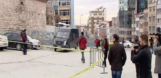Taksimde polis noktasına silahlı saldırı