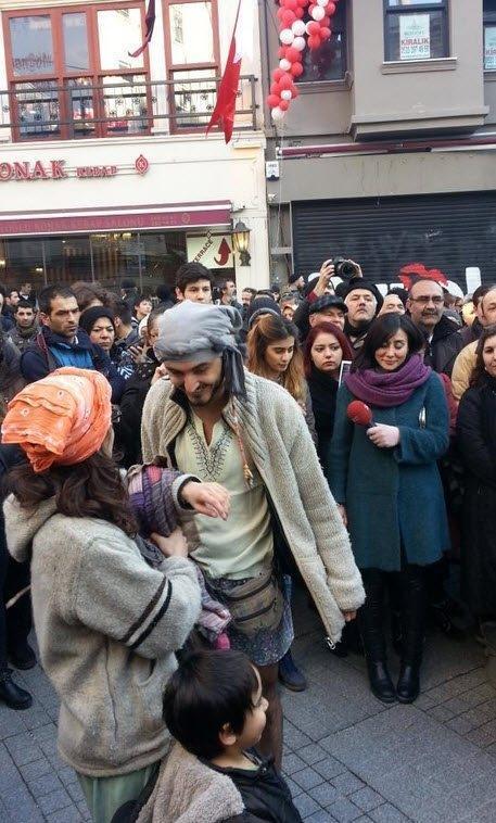 Özgecan Aslan için erkeklerden etekli eylem