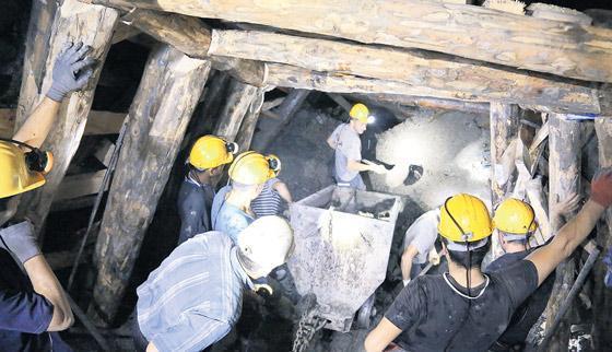 Devlet de maden sahipleri de 18 madenciye ölmeyi emretti