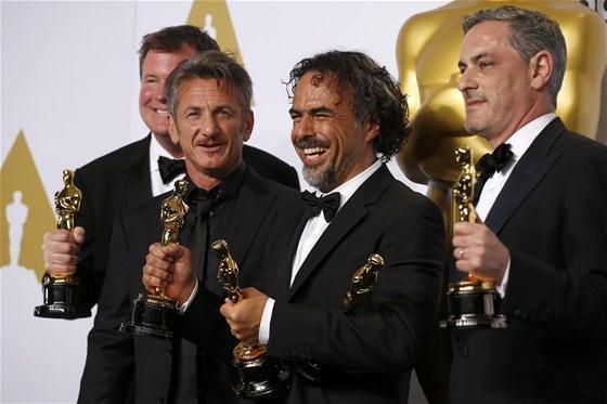 Sean Penn’den Oscar’da ırkçı şaka: Bu … Yeşil Kartı kim verdi