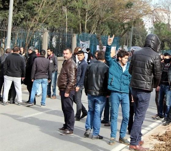 Marmara Üniversitesine satırlı saldırı
