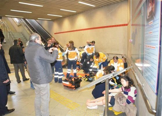 Metroda merdiven kazası