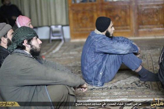 IŞİD Ürdünlü pilotun yanmasını izletiyor