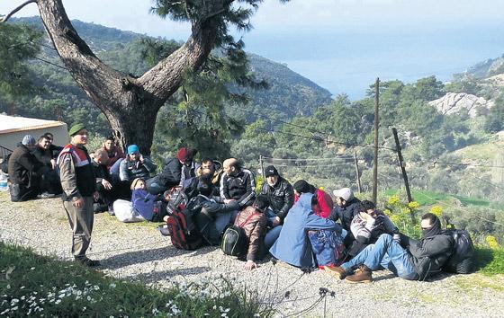 90 kaçak taksi istedi jandarma geldi