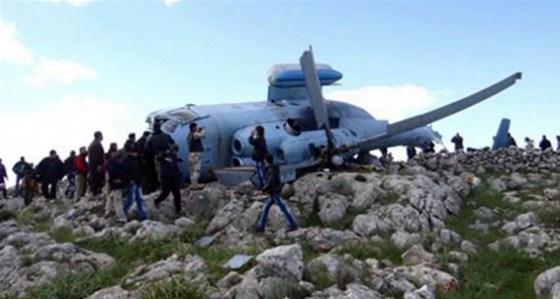 Esadın helikopteri düştü: Ekip esir alındı