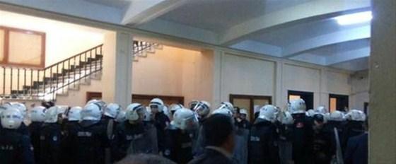 İstanbul Üniversitesine polis baskını