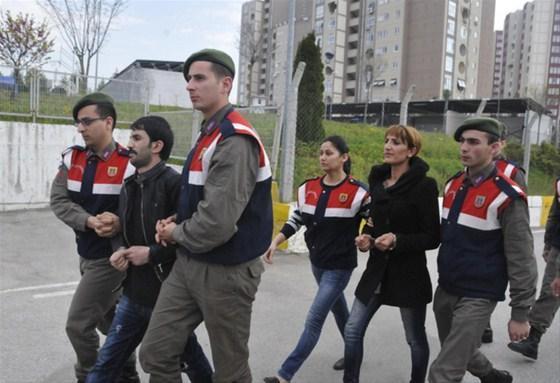 Kestiği elleri küçük parçalara ayırıp klozete atmış