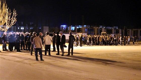 Cumhuriyet Üniversitesinde karşıt görüşlü öğrenciler arasında kavga: 6 yaralı