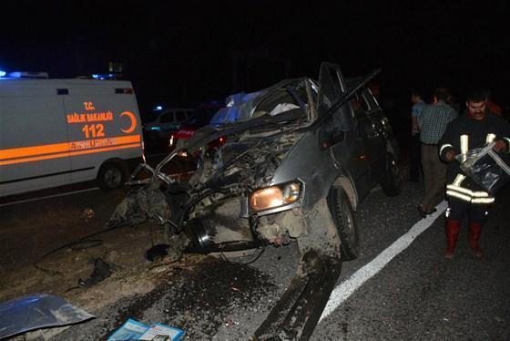 Minibüs arkadan TIRa çarptı: 2 ölü