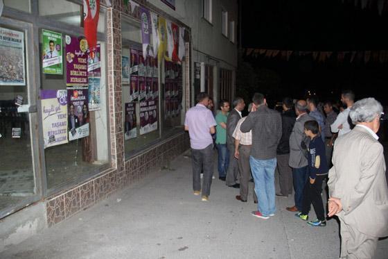 Bursa’da HDP’nin seçim bürosuna saldırı düzenlendi