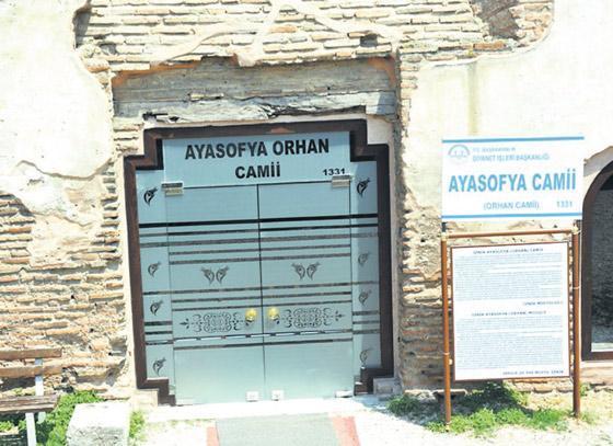 İznik Ayasofya Orhan Camisi’ne cam kapı