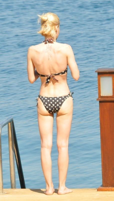 Öykü Serter bikinili yakalandı