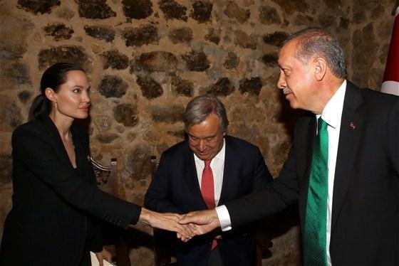 Cumhurbaşkanı Erdoğan Angelina Jolie ile görüştü