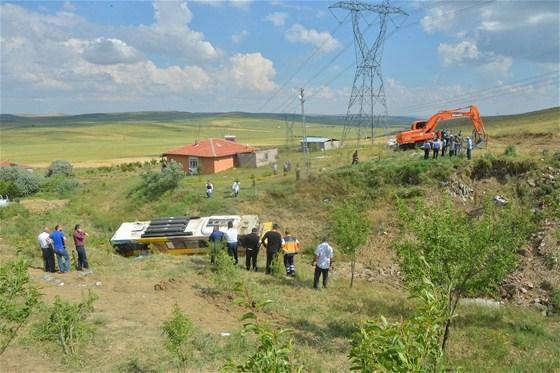 EGO otobüsü şarampole yuvarlandı Ölü ve yaralılar var