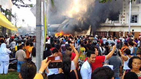 Endonezyada uçak kazası: 113 ölü