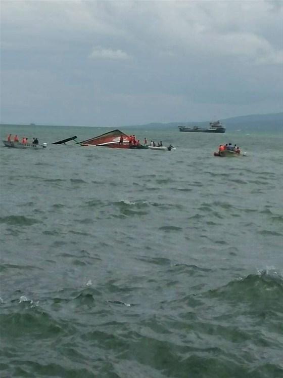 Filipinlerde feribot alabora oldu: En az 36 ölü
