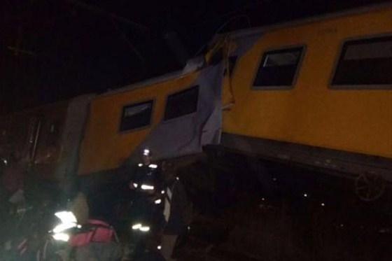 Güney Afrikada 2 tren çarpıştı: 300 yaralı var