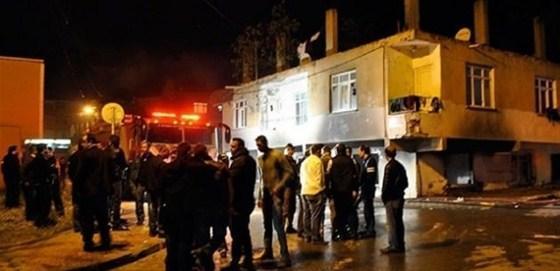 İstanbulda AK Parti bürosuna silahlı saldırı