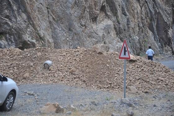 PKK’lıların hendek kazdığı Hakkari-Çukurca yolu hala kapalı