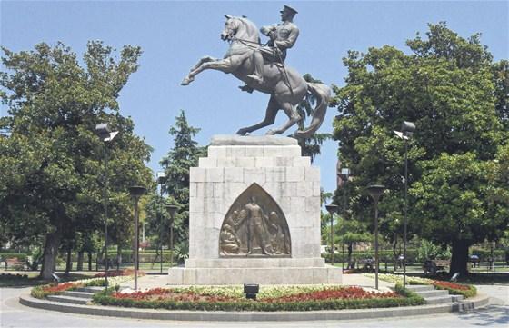 En iyi Atatürk anıtları
