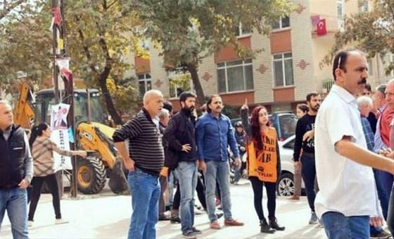 Ankarada AK Partili vekile taşlı saldırı