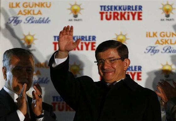 Davutoğlundan balkon konuşması