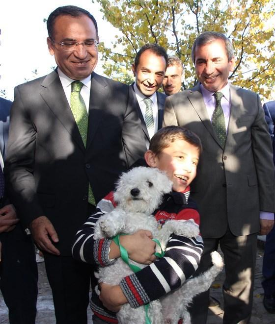 Cumhurbaşkanı Erdoğan, hayvansever minik Ömer Faruk’a köpek hediye etti