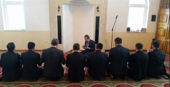 İzzetbegoviç namaz kıldırdı