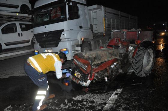 İzmirde trafik kazası: 4 ölü, 9 yaralı