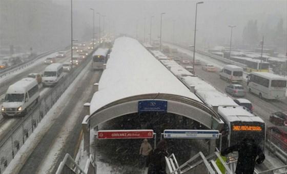 DİKKAT.. İstanbulda yoğun kar yağışı