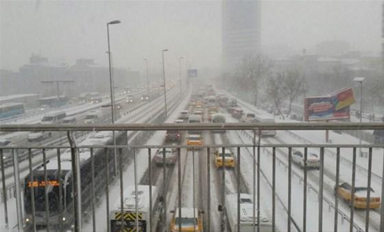 DİKKAT.. İstanbulda yoğun kar yağışı