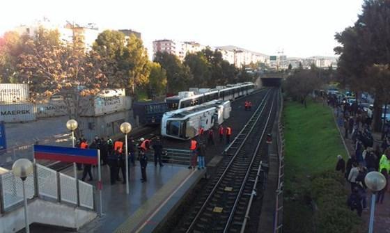 İzmirde metro kazası; yaralılar var