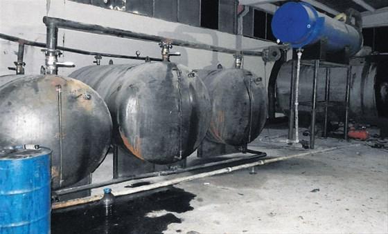 Boru hatlarından petrol çalan çete çökertildi