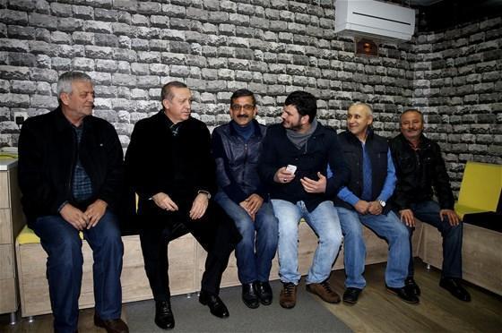 Cumhurbaşkanı Erdogan, taksicileri ziyaret etti