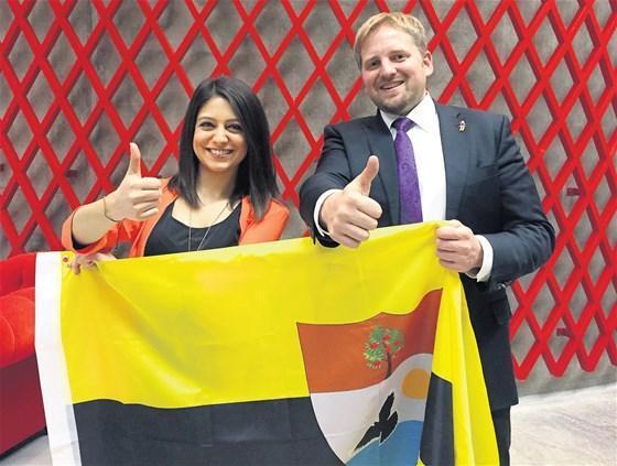 Türkler de  ülkemde yaşamak için başvurdu